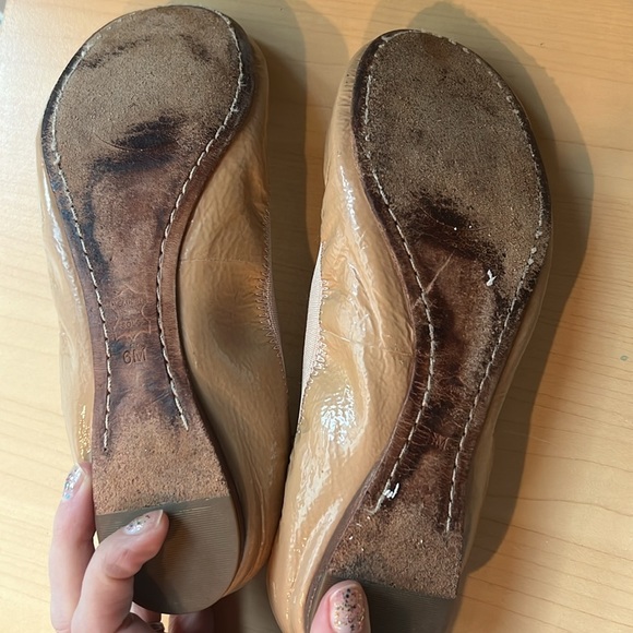 TORY BURCH Tan Patent Leather Ballet Flats Size 6 - Picture 8 of 13